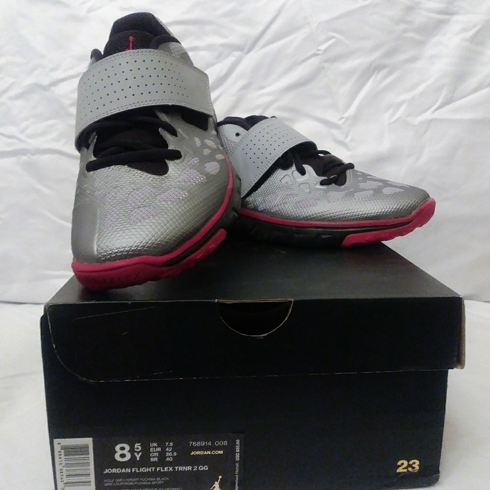 Size 10 women (42 EU) Jordan's